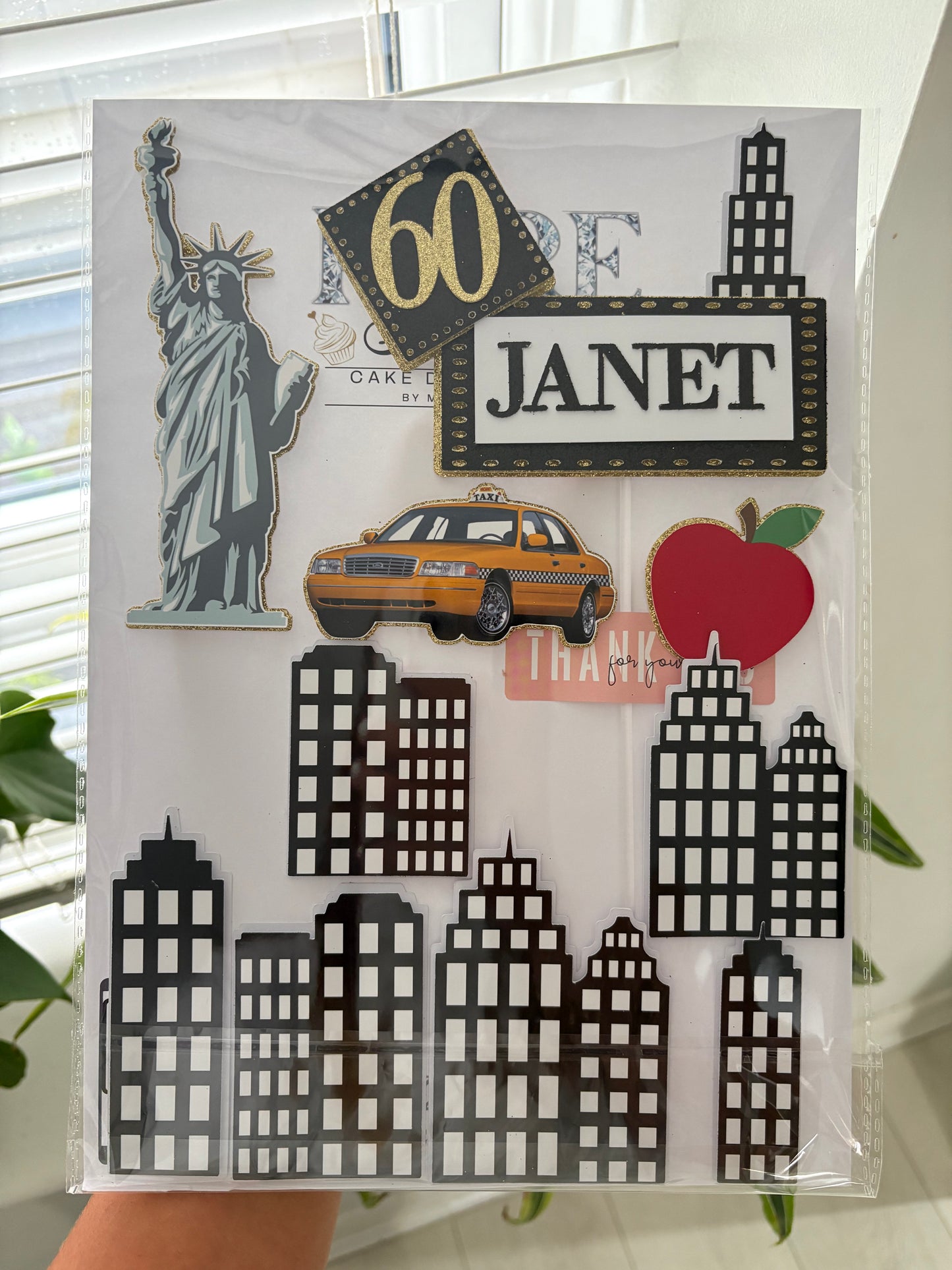 Personalised New York Cake Topper – Iconic NYC Decor with Name & Age -NYC Cake Topper Set – Yellow Taxi, Skyscrapers, Apple, Statue of Liberty