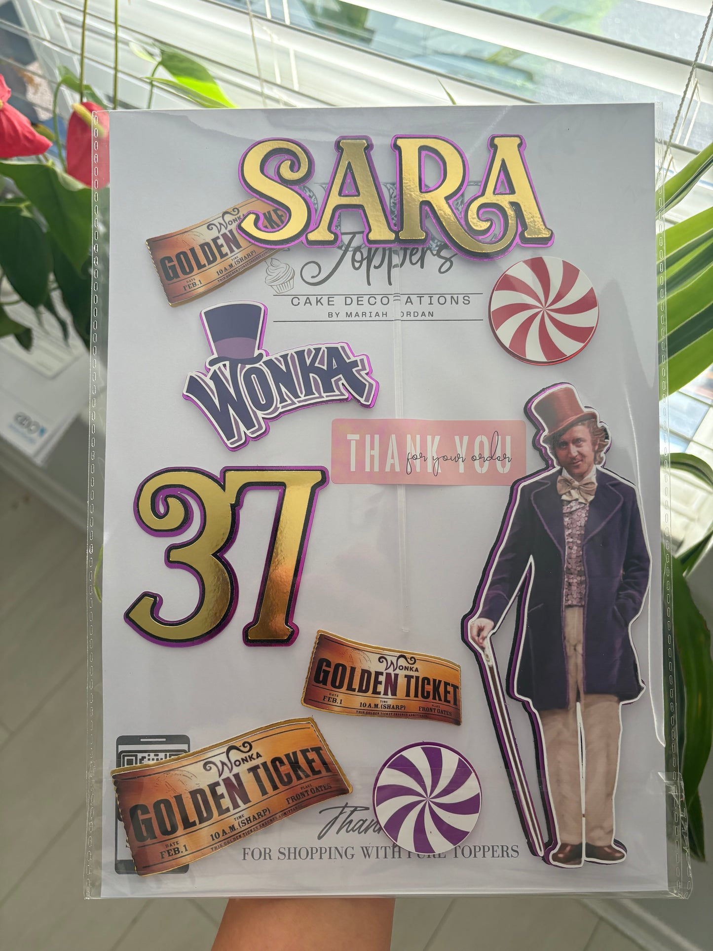 Personalised Willy Wonka Cake Topper Set with name and age charm, golden tickets, Willy Wonka figure, candy decorations, and sticks for birthday cake Card with 'Willy Wonka' elements, featuring a character in a suit and tie.